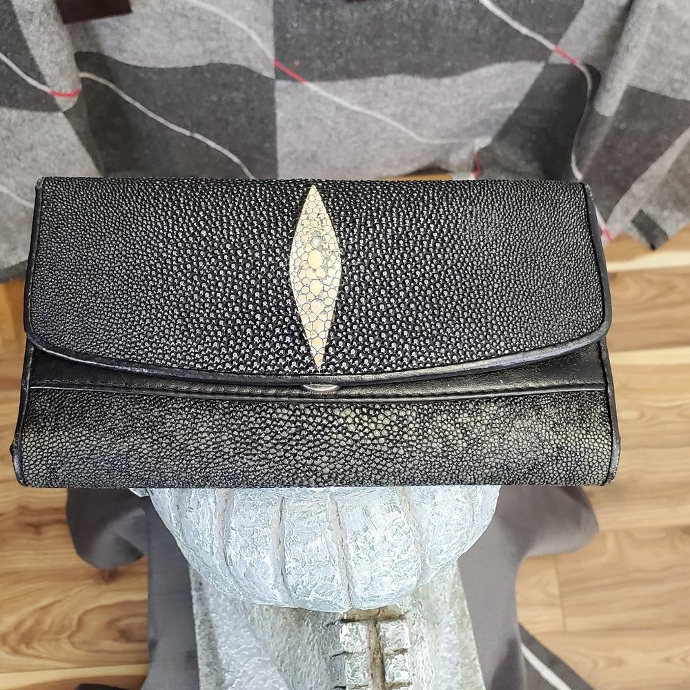 Stingray Leather Clutch Wallet